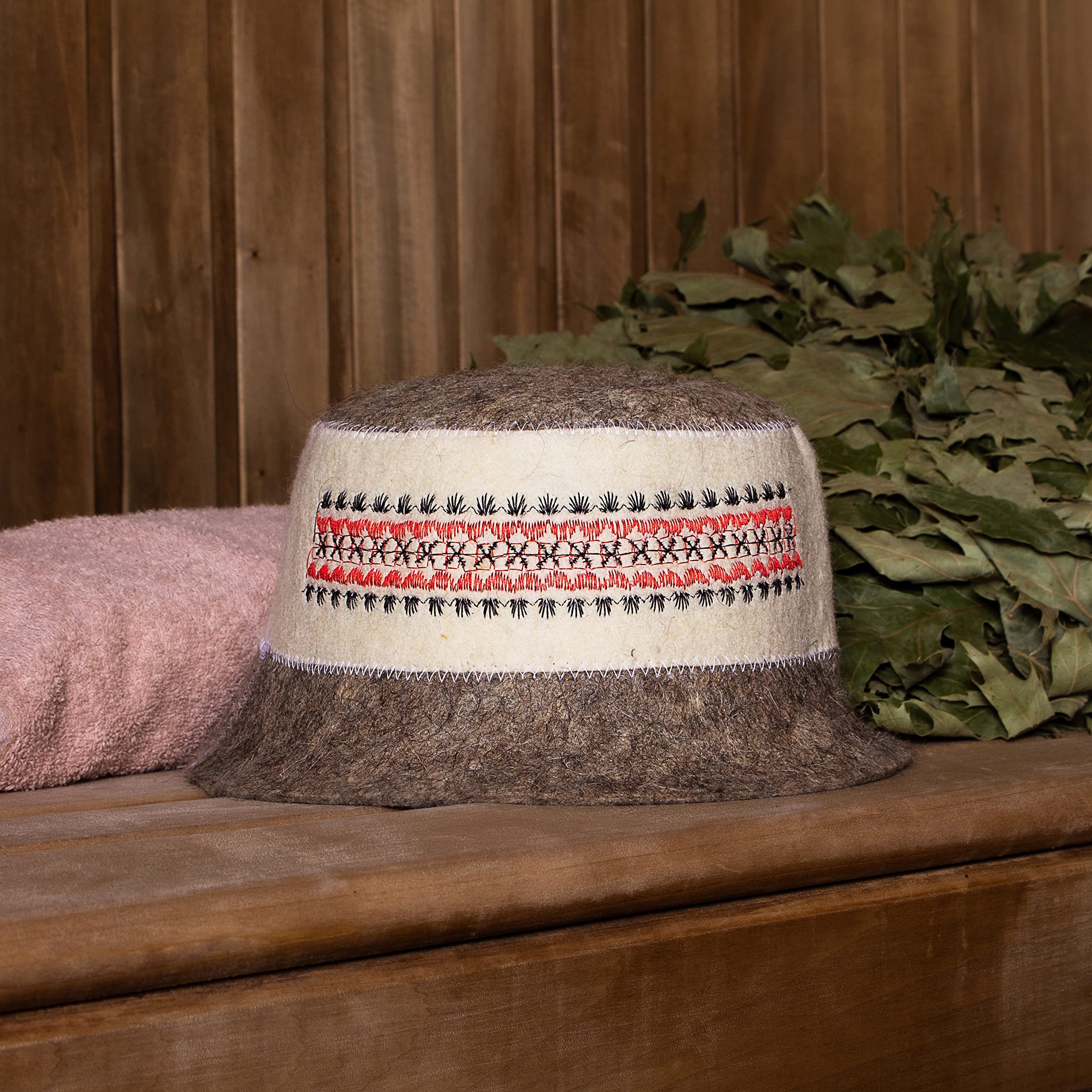 SHSH wool sauna hat red ornament close-up shows vivid embroidery.