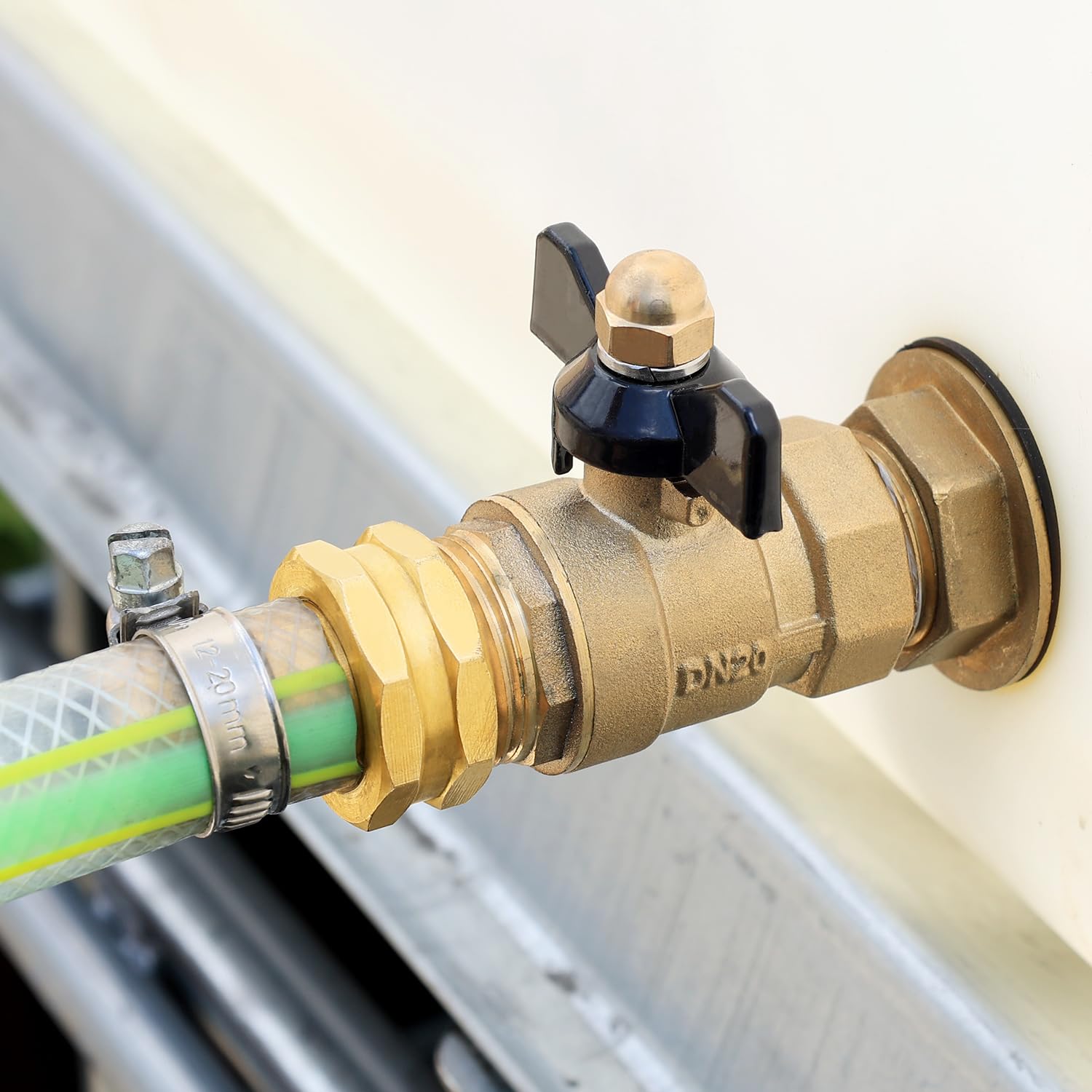 SIGURANTA setup on outdoor faucet for simple irrigation installations