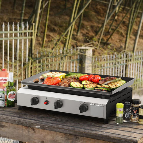 Spacious 422 sq in flat top surface for cooking multiple items at once