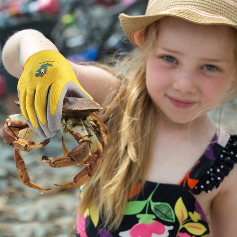 SLARMOR kids gardening gloves in lemon yellow protecting hands during digging.