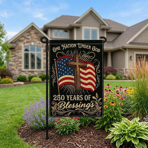 SMBLCE statue of liberty flag detail enhances garden charm and ceremony.