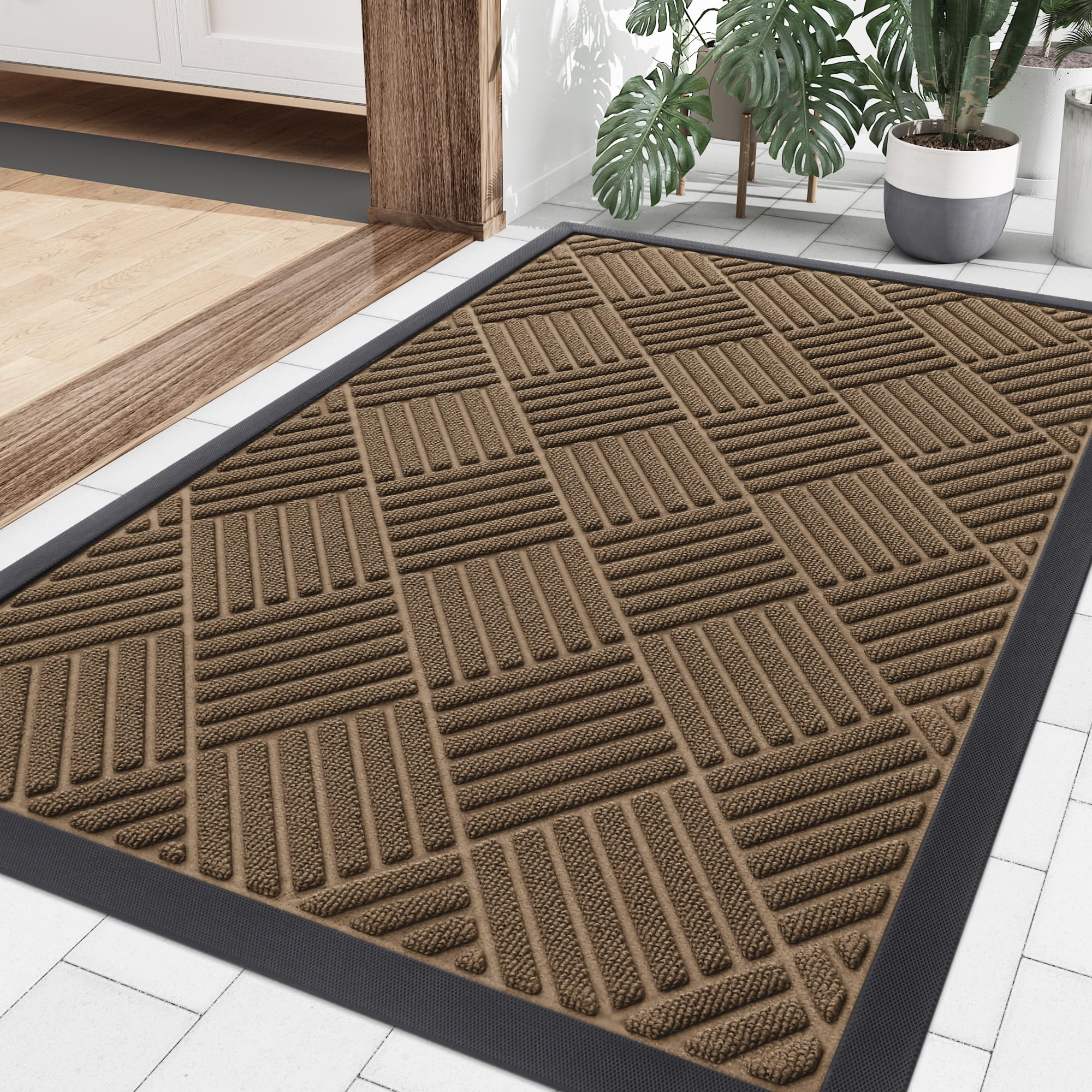 Smiry front door mat outdoor entrance with dirt-trap surface for cleaner floors.
