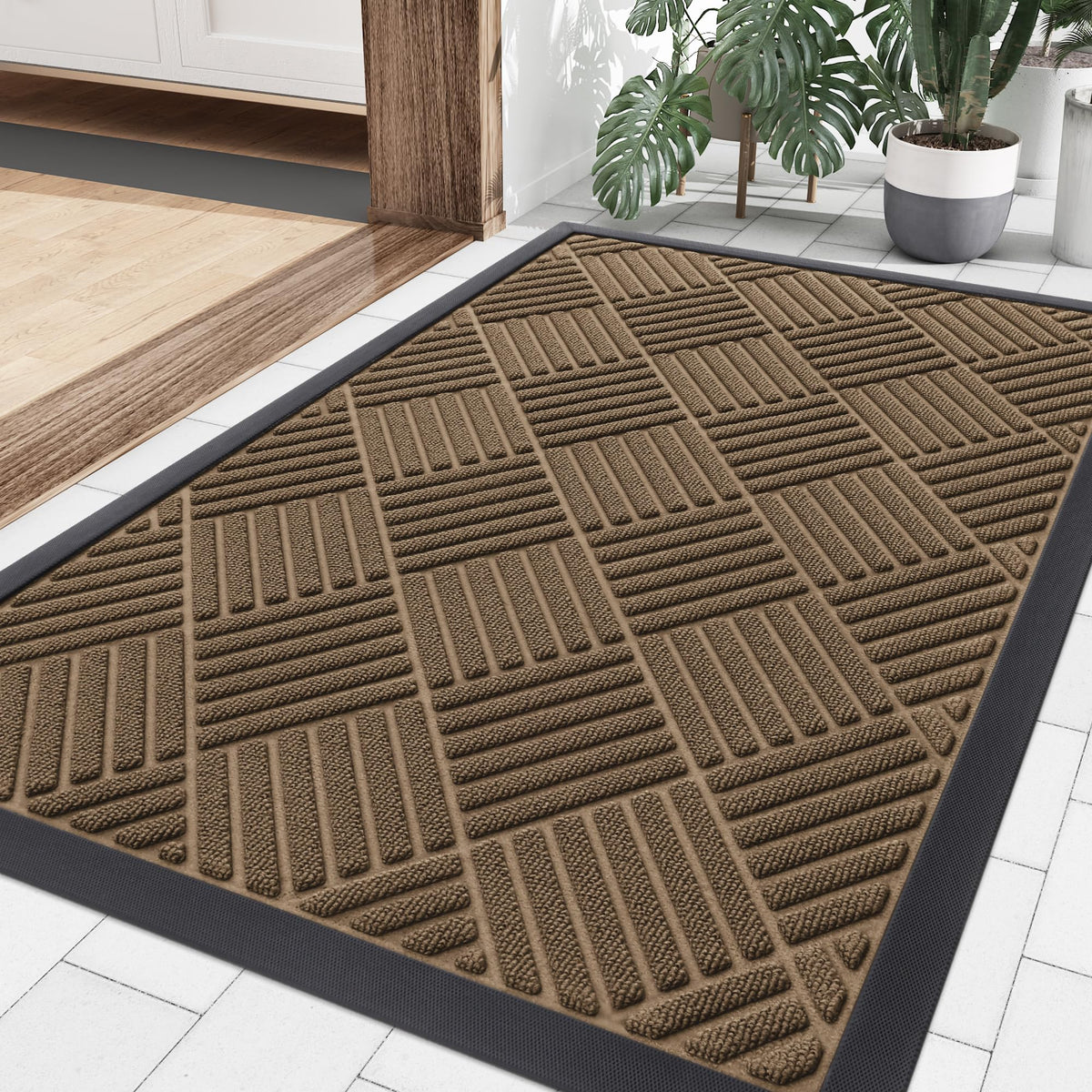 Smiry front door mat outdoor entrance with dirt-trap surface for cleaner floors.