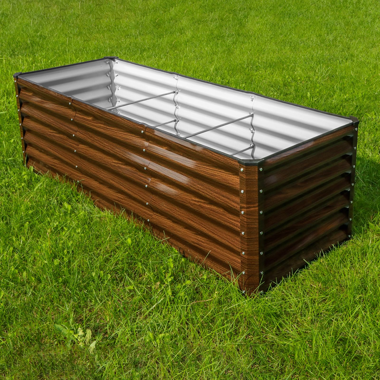 SnugNiture open-bottom design highlights drainage-friendly bed for root growth