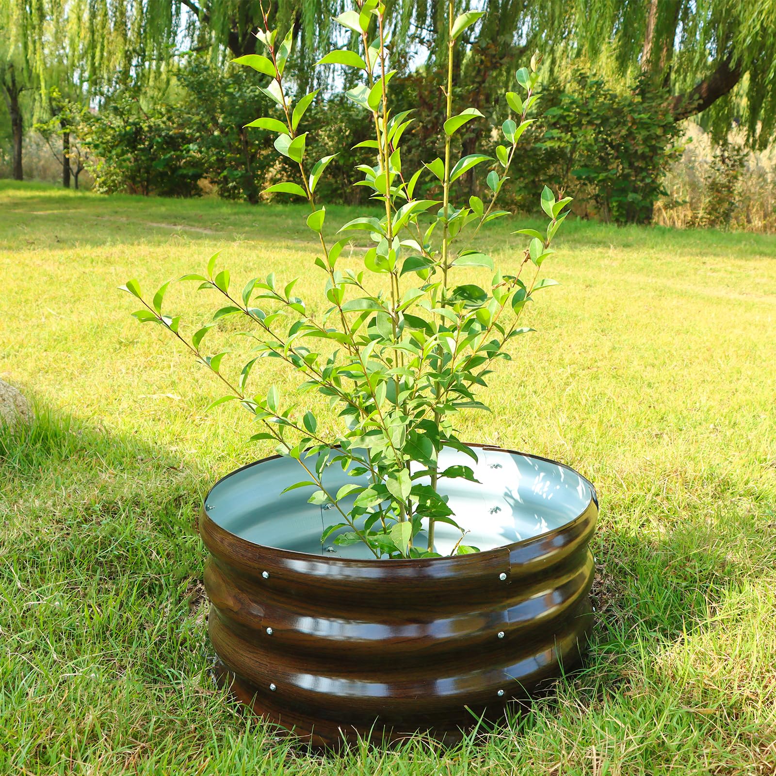SnugNiture round bed easy assembly in a yard or balcony
