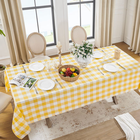 Softalker waterproof buffalo plaid tablecloth, ideal for picnics and outdoor meals.