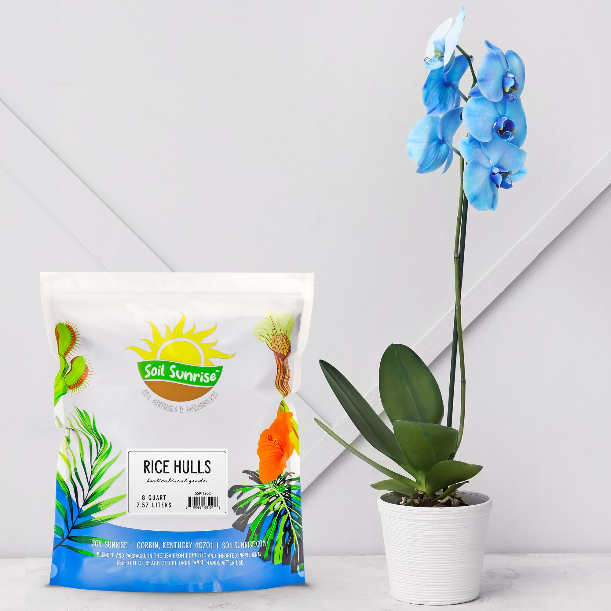 Soil Sunrise rice hulls 8 qt mulch application enhances soil structure.