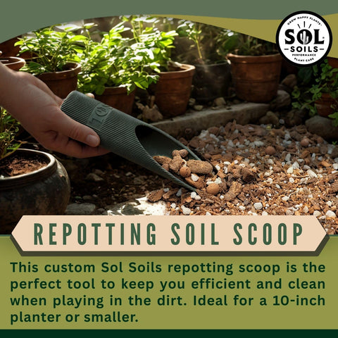 Sol Soils Granola Guy's scoop is compact and lightweight for quick daily tasks.