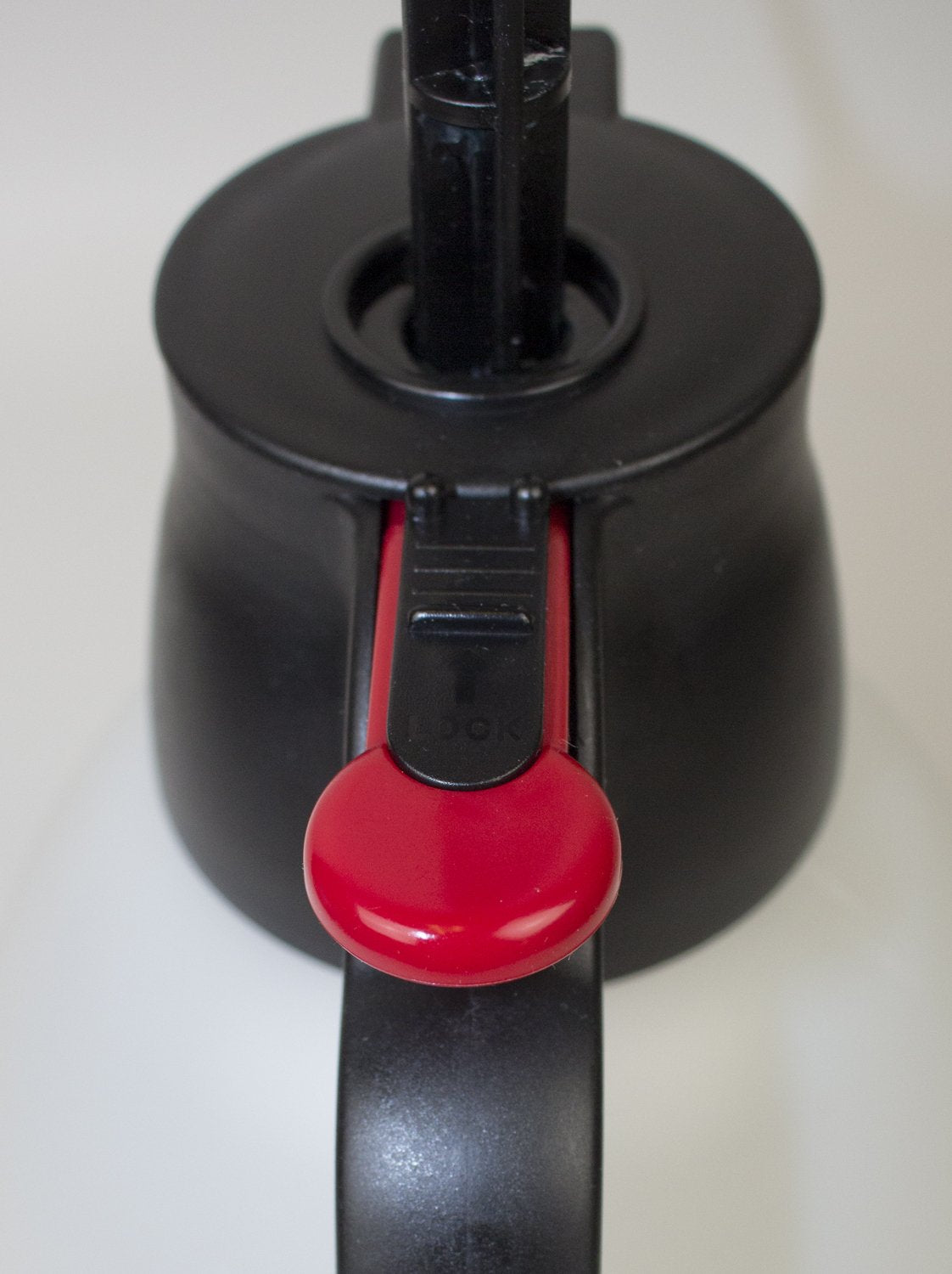 Solo 419 ideal for gardening, fertilizing, and weed control tasks.