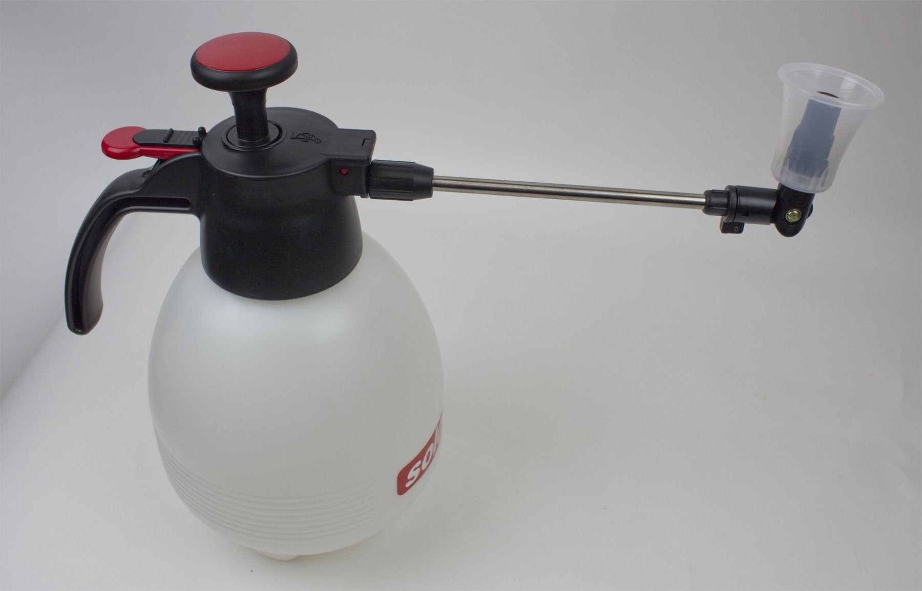 Solo 419 locking trigger reduces hand fatigue during spray tasks.