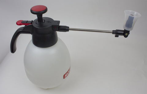 Solo 419 locking trigger reduces hand fatigue during spray tasks.