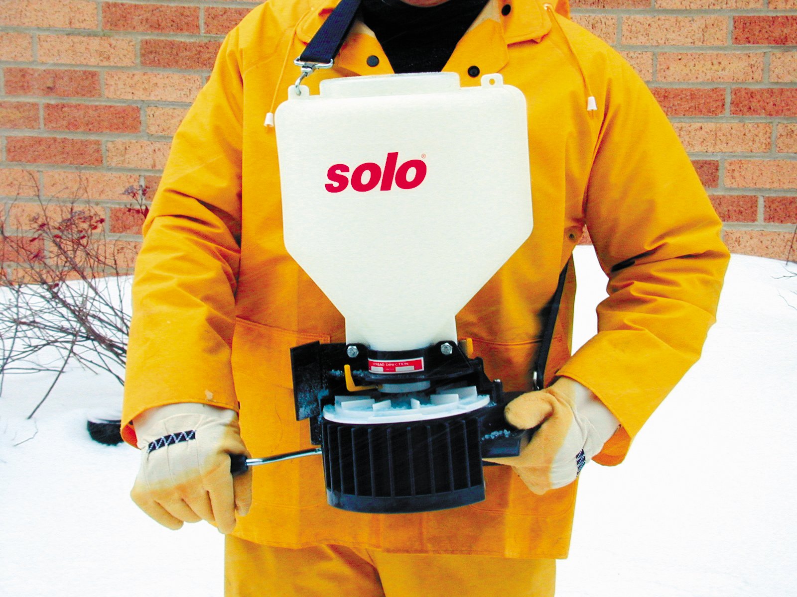 SOLO 421 agitator and impeller promote even material flow