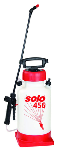 SOLO 456 sprayer with large tank opening enables fast filling and thorough cleaning