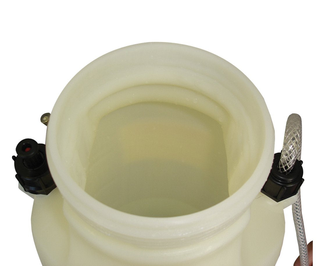 SOLO 456 ergonomic handle reduces hand fatigue during long spraying sessions