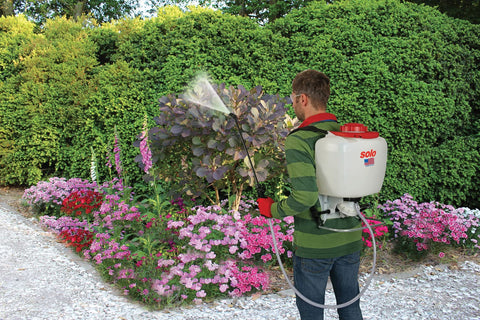 Fold away handle helps store and transport the Solo 475-B-DELUXE compactly.