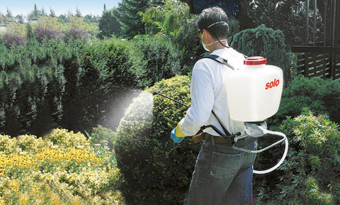 Four setting pressure regulator on Solo 475-B-DELUXE provides adjustable control.