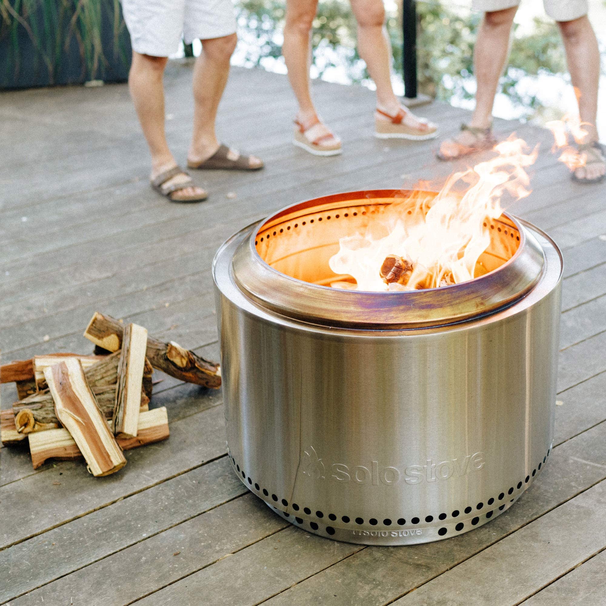 Backyard gatherings with Solo Stove juniper logs for aromatic flames