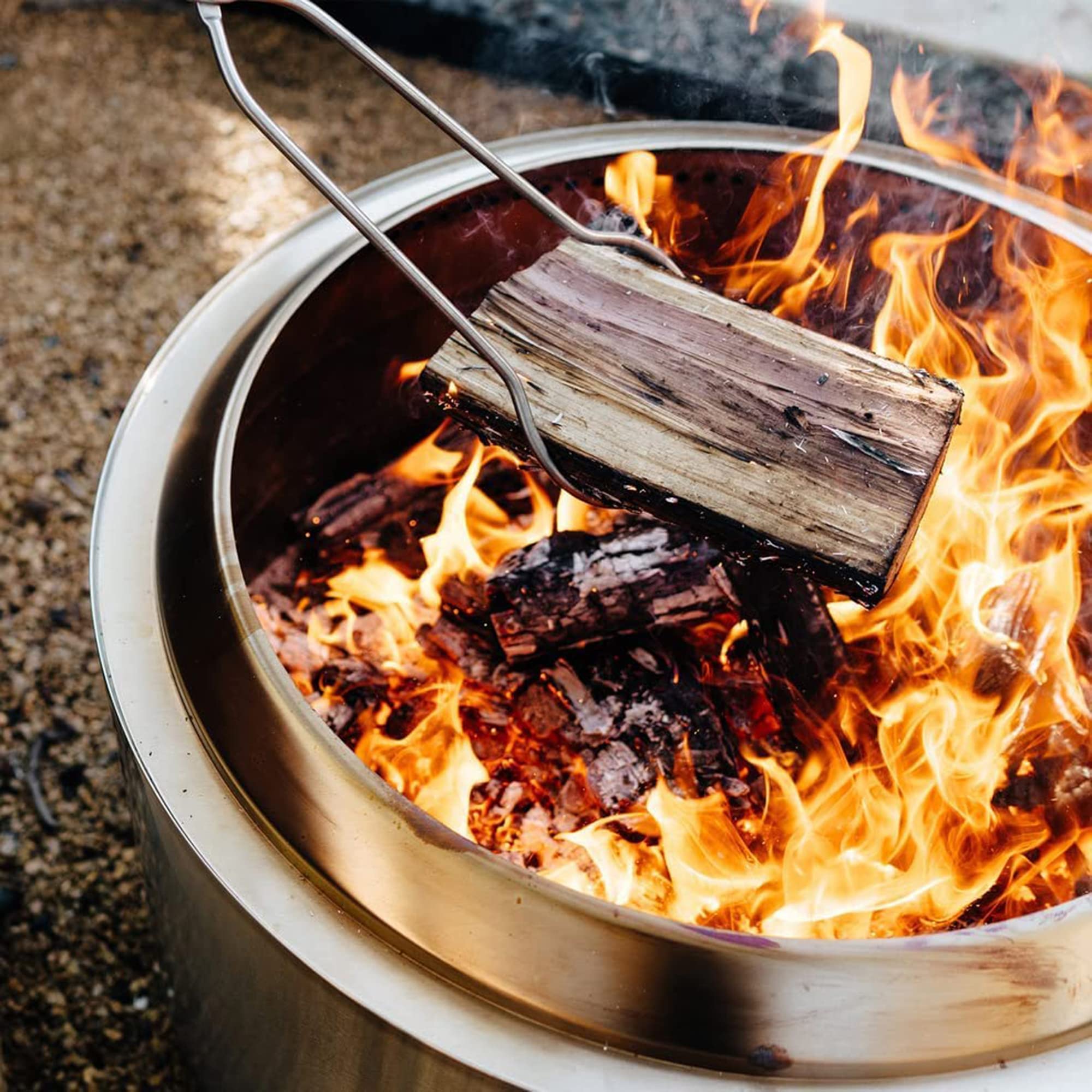 Solo Stove angle poker close-up highlights 165-degree bend for reach and safety.