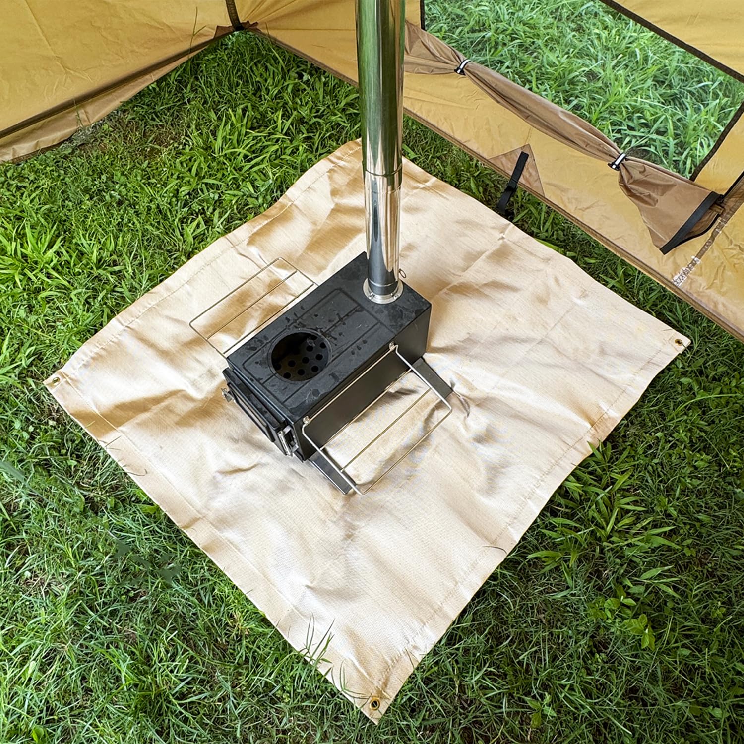 Easy-clean SoloWilder mat can be rinsed or wiped after use