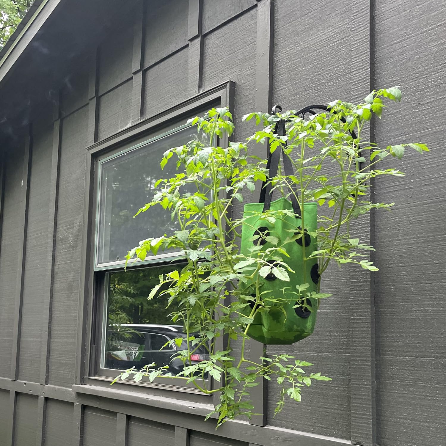 SouilGoal set of two red and green planters suits small gardens