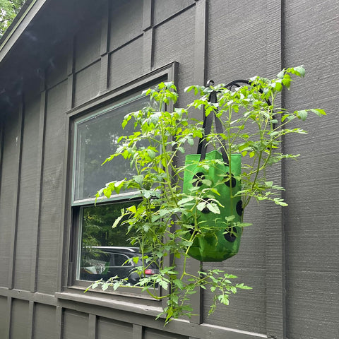 SouilGoal set of two red and green planters suits small gardens