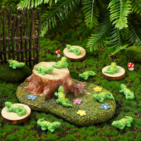 Gecko figurines from Soulchen used to decorate a potted plant display