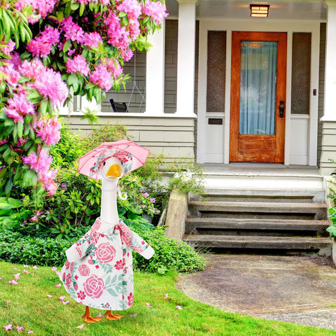 Soulchen lawn decoration elevates seasonal outdoor ambiance.
