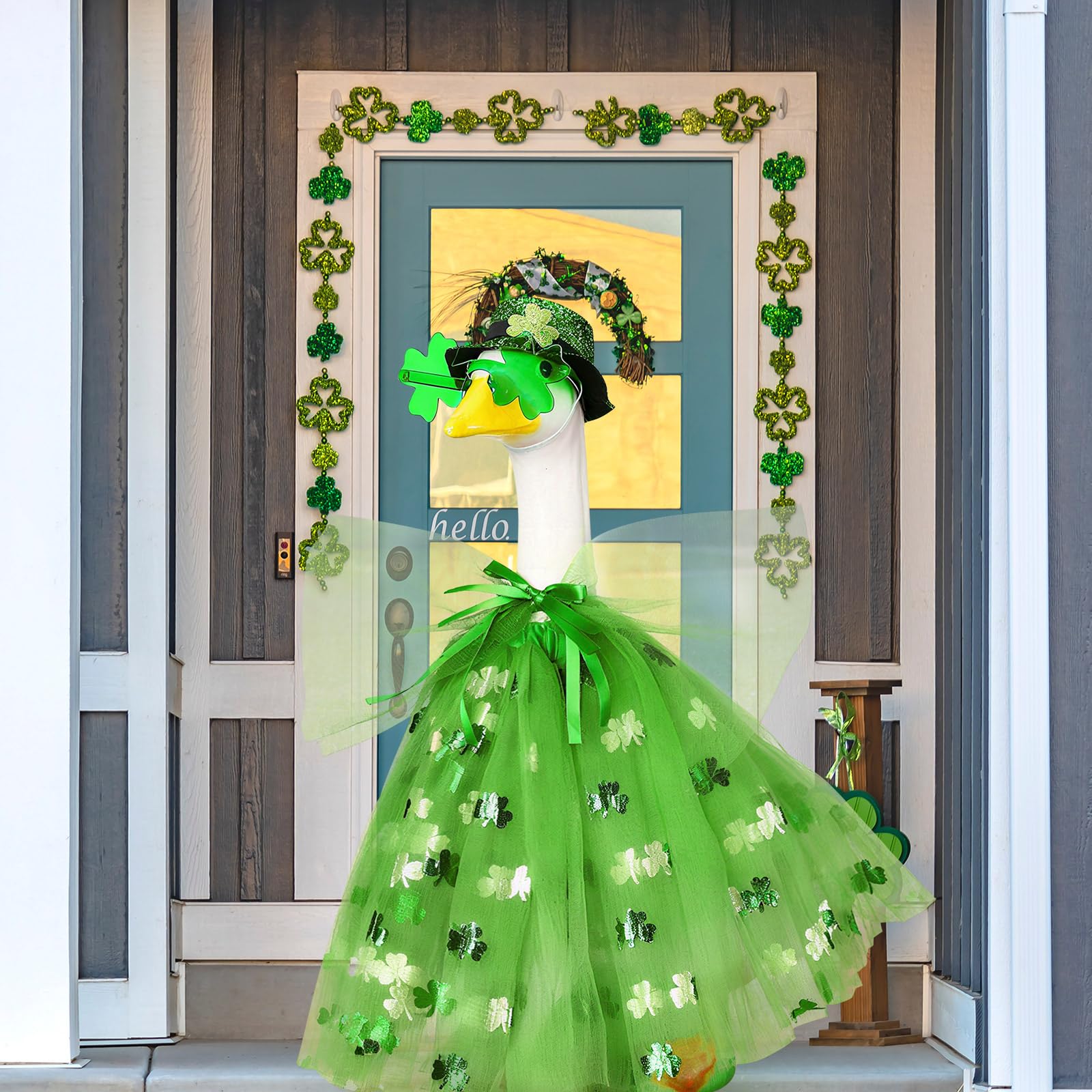 Soulchen clover goose ensemble creates cheerful St. Patrick's ambiance