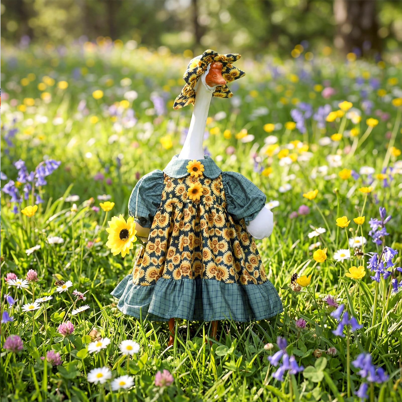 Soulchen sunflower hat goose — completes a cheerful garden look.