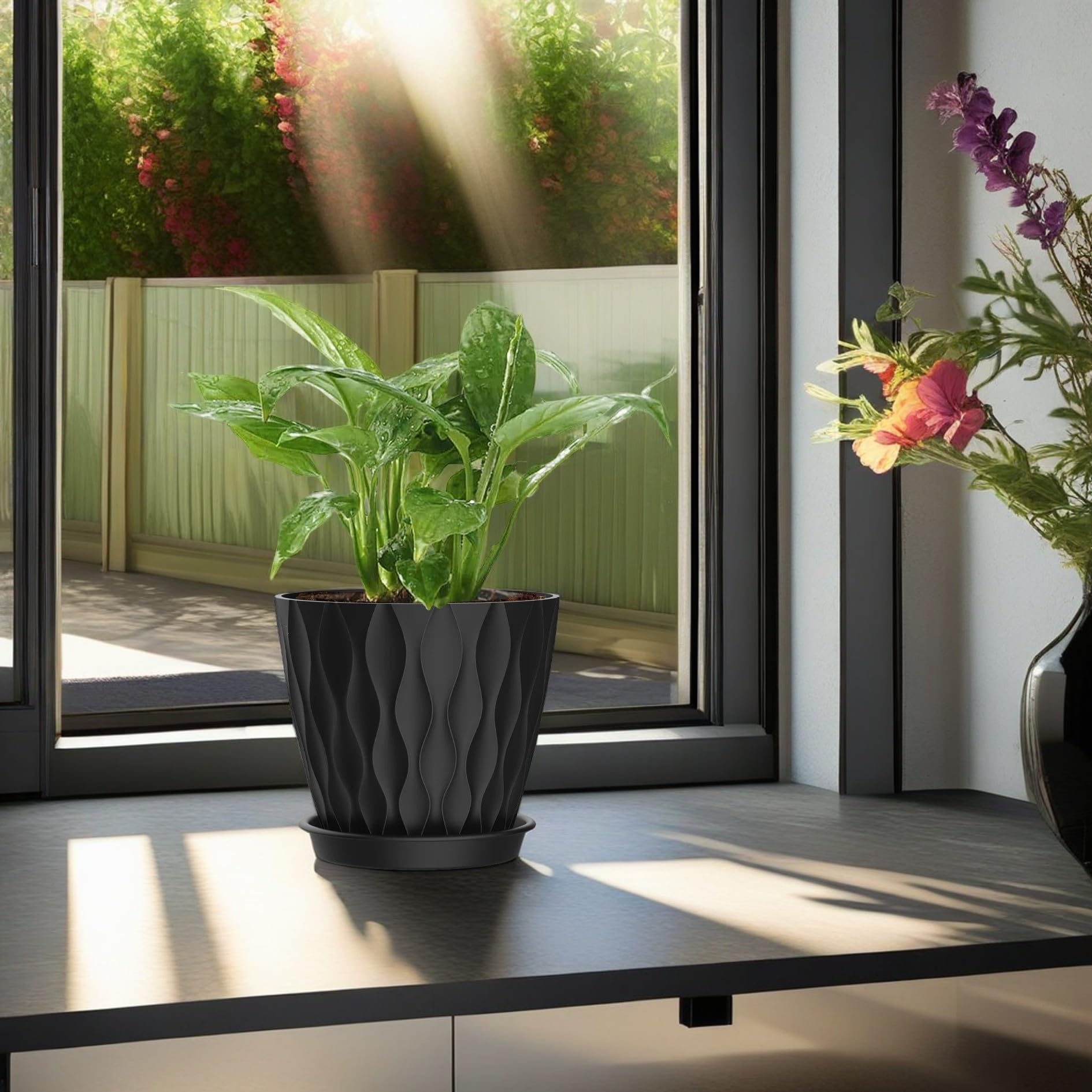 SQKH compact 4-inch planter ideal for herbs on desks