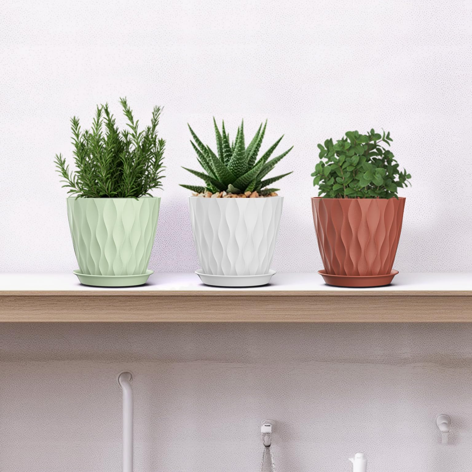 SQKH planter pots with tray catching water for mess-free watering