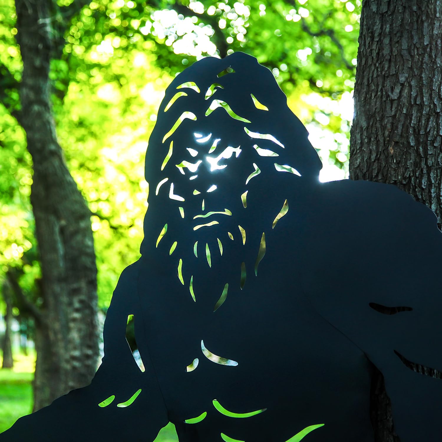 SRDJXY Bigfoot decor makes a memorable gift for outdoor enthusiasts.