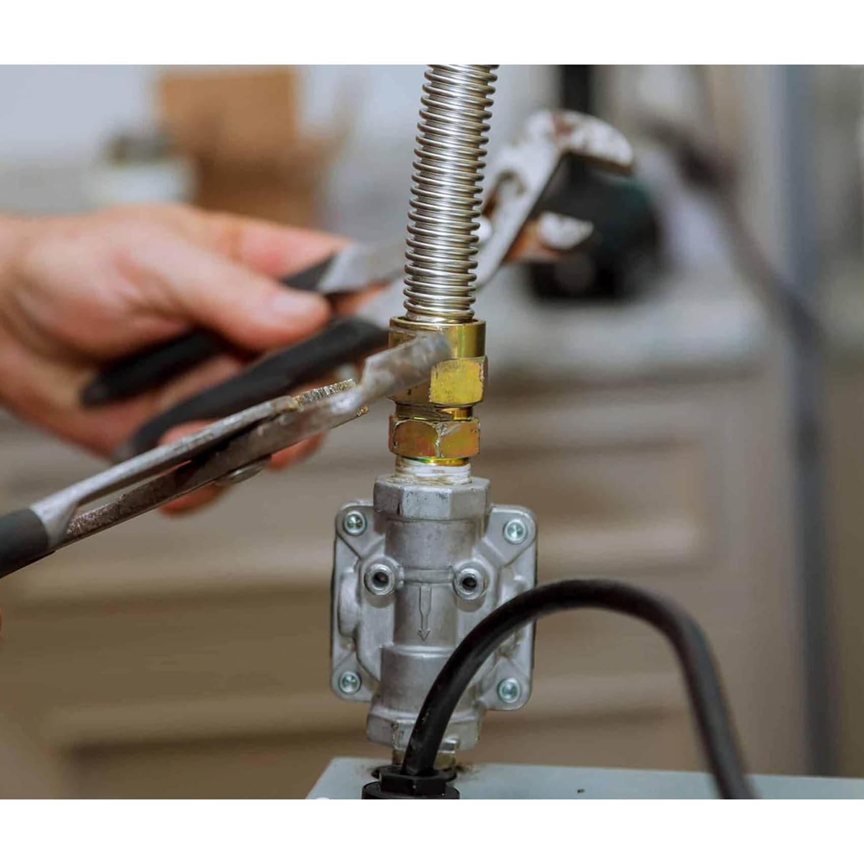 Stanbroil regulator outlet pressure range of 5 to 10 inches WC.