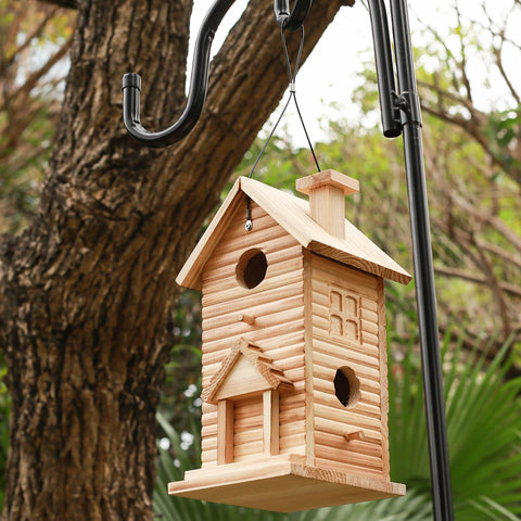 STARSWR outdoor bird house hangs securely from rope.