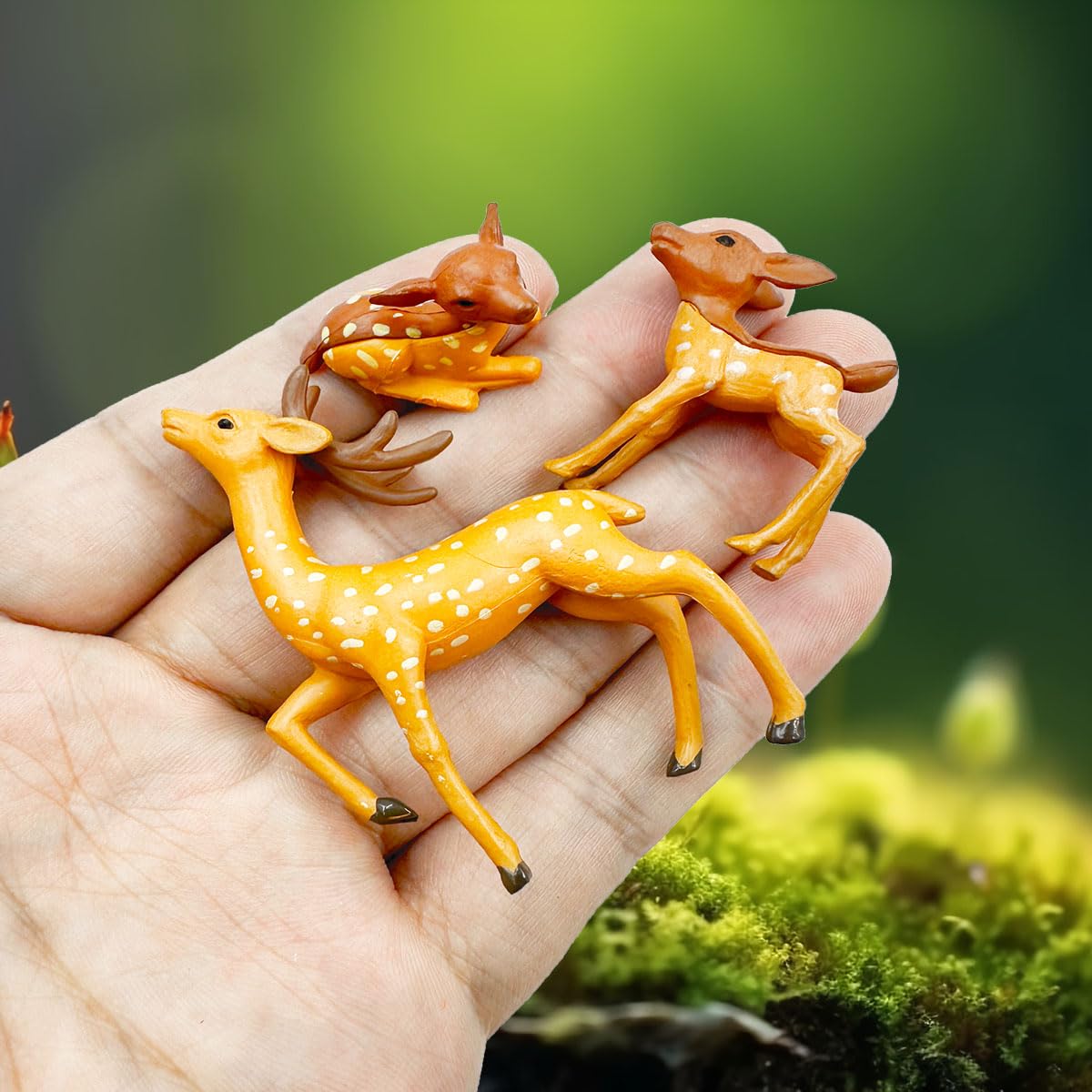 Suartus deer decor for shelves, desks, or outdoor patios.