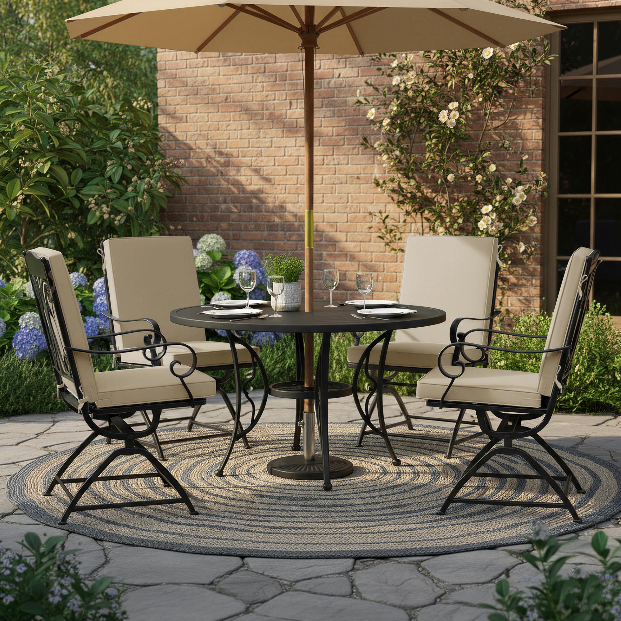 Summsun water-repellent cover keeps spills easy to wipe during outdoor dining.