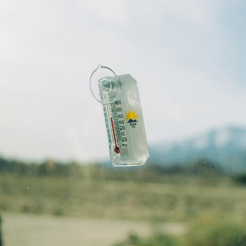 Sun Company Stickler dual readout in Fahrenheit and Celsius.
