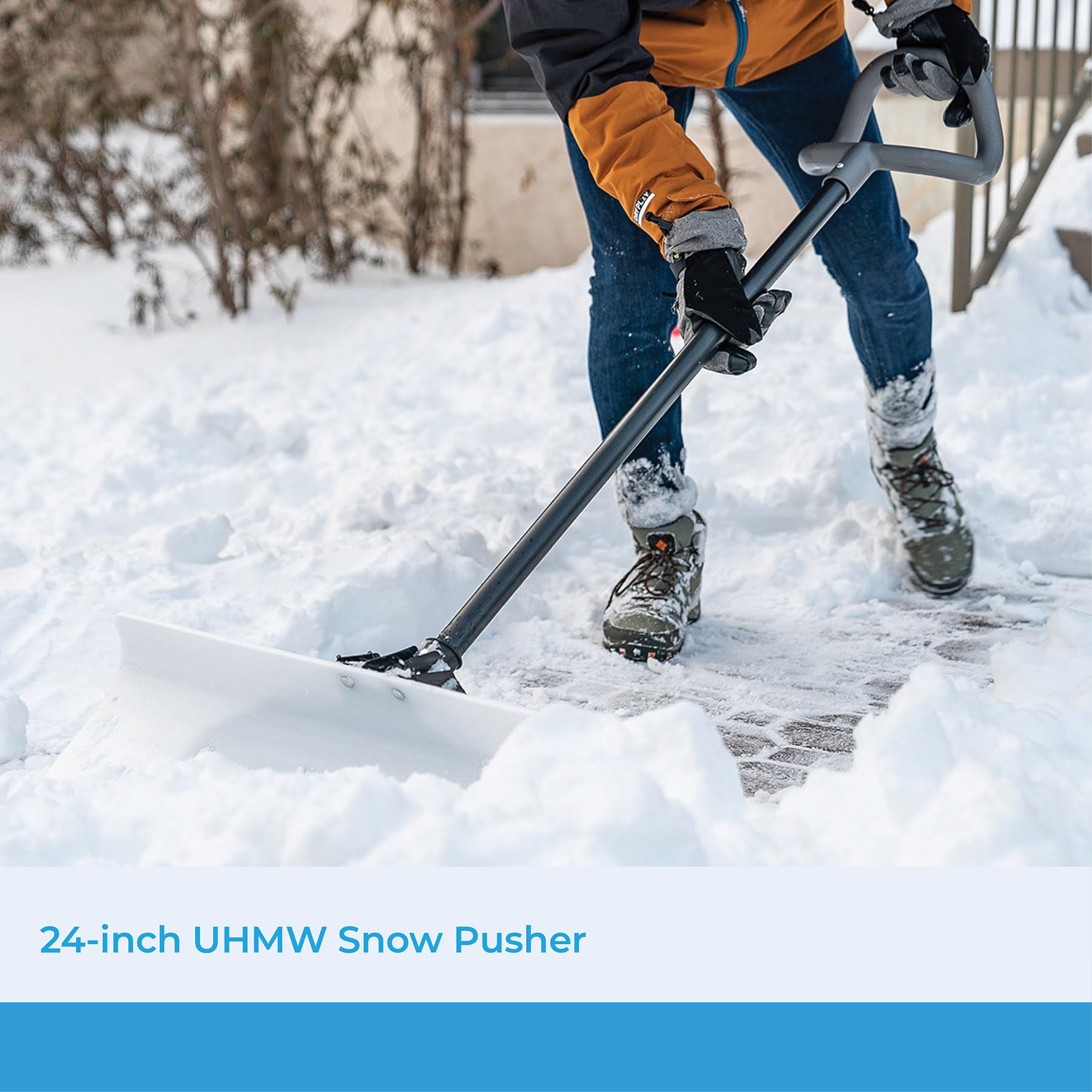 Suncast snow pusher handle with sturdy grip for easy use