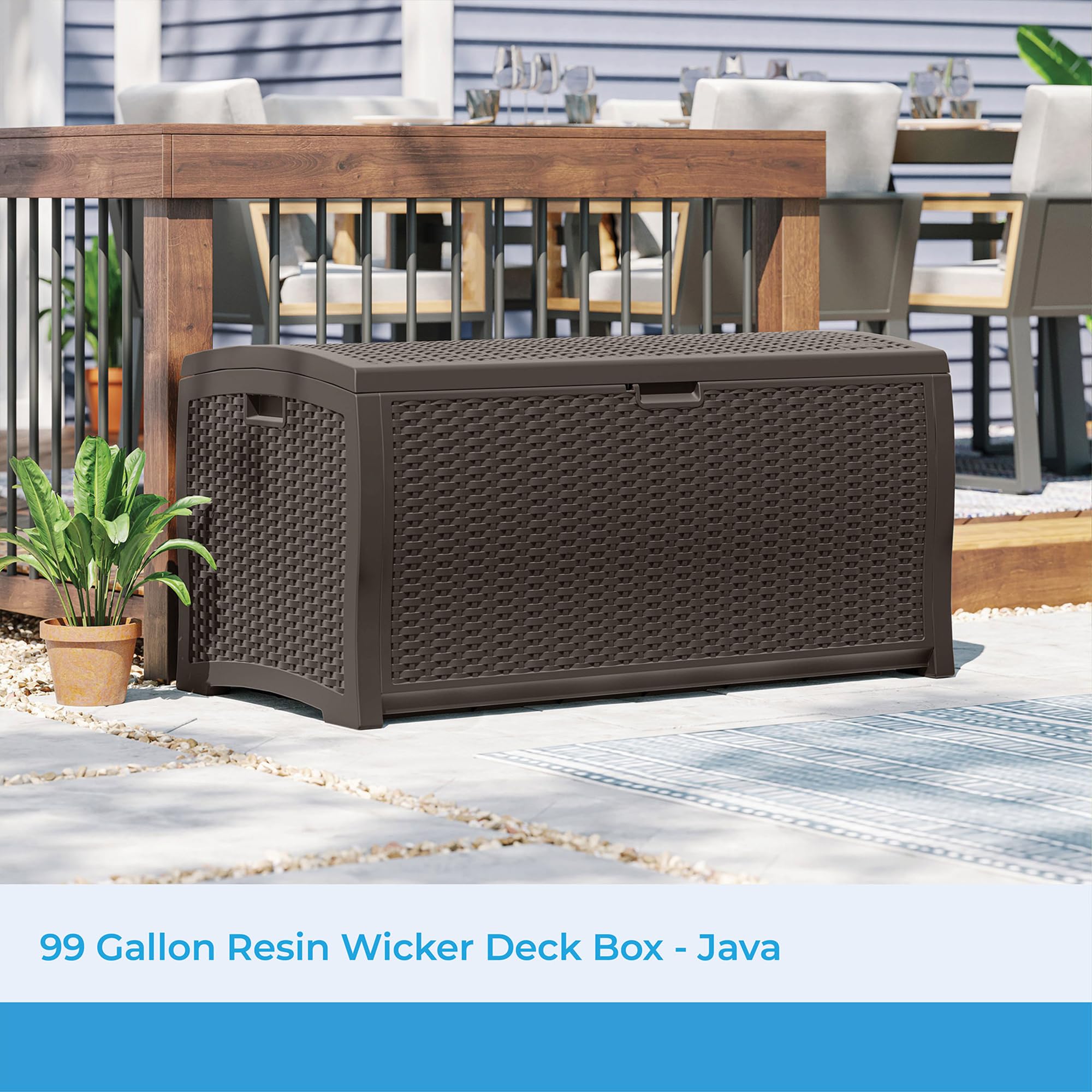Suncast DBW9200 open lid: easy access to cushions and tools