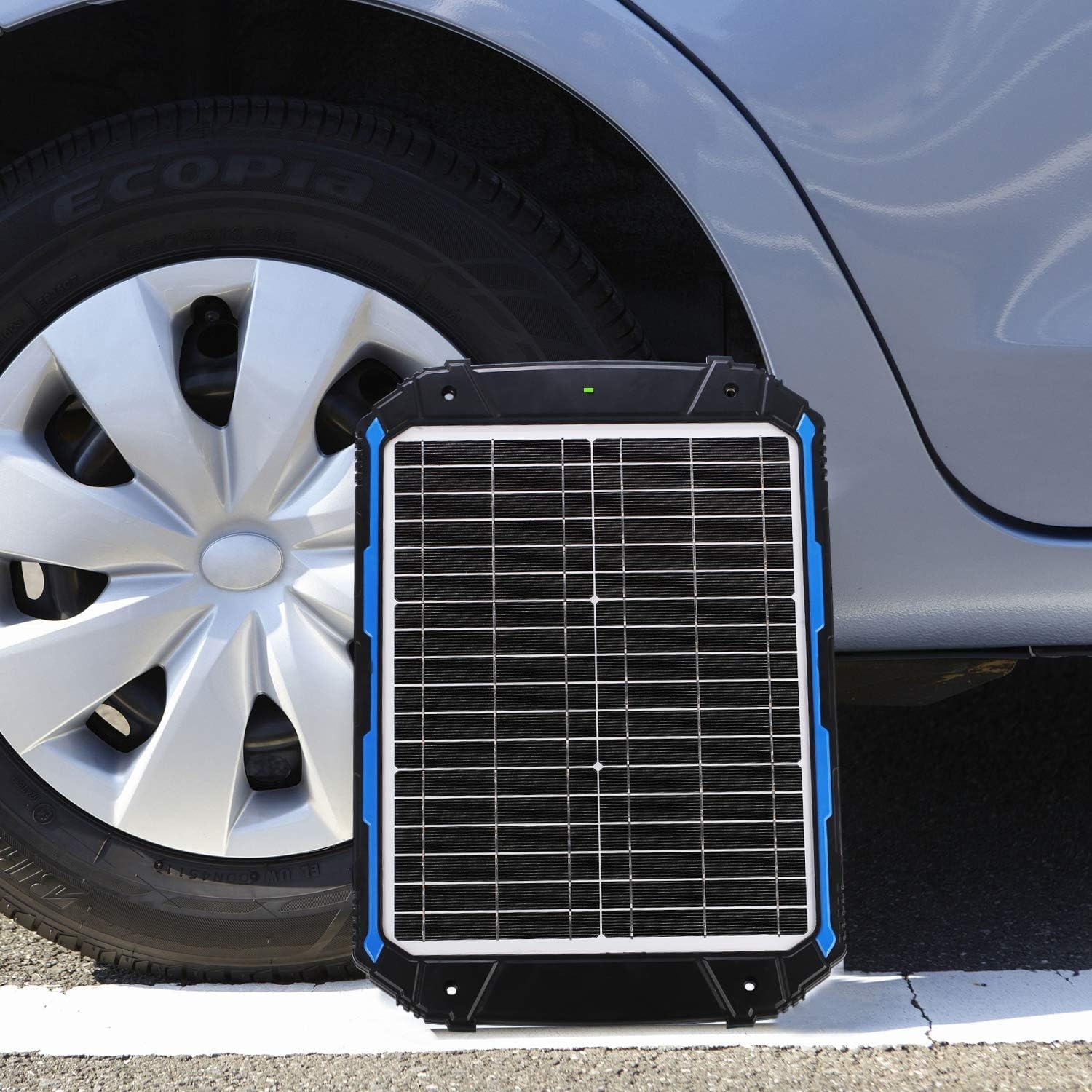 SUNER POWER 25W in-use for marine charging with MPPT efficiency.