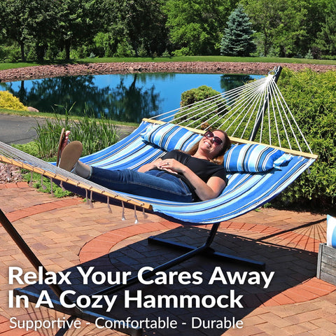 Sunnydaze UV-resistant fabric preserves color in sunny outdoor settings.