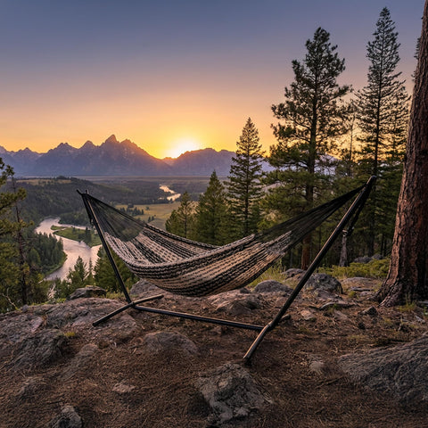 Sunnydaze two-person relaxation hammock supports shared outdoor lounging