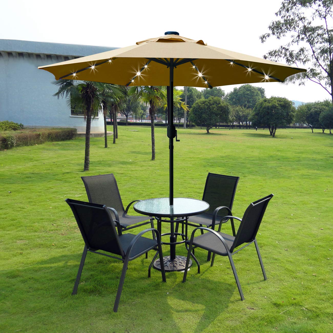 Sunnyglade fade-resistant canopy offers sun protection and water-repellence.