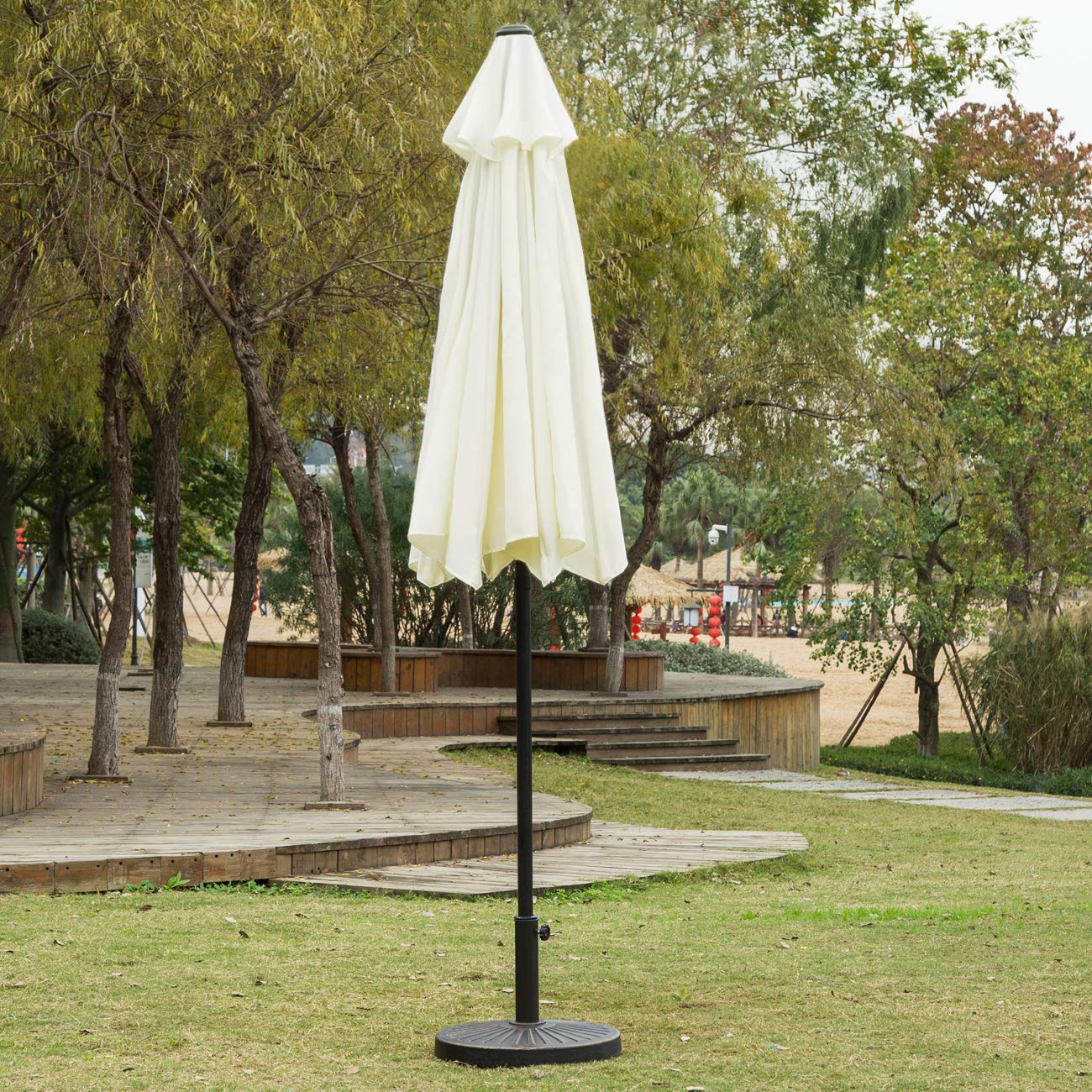 Sunnyglade eight-rib frame ensures reliable shade coverage