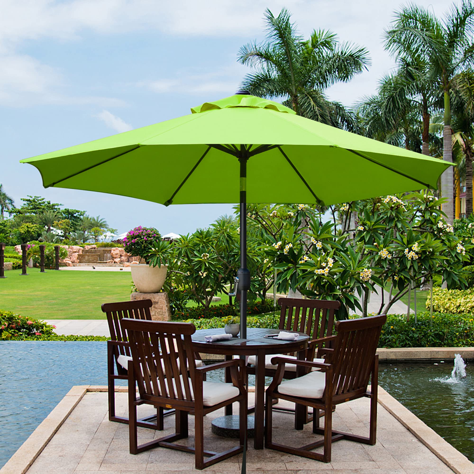 Sunnyglade crank and tilt provide easy shade adjustment.
