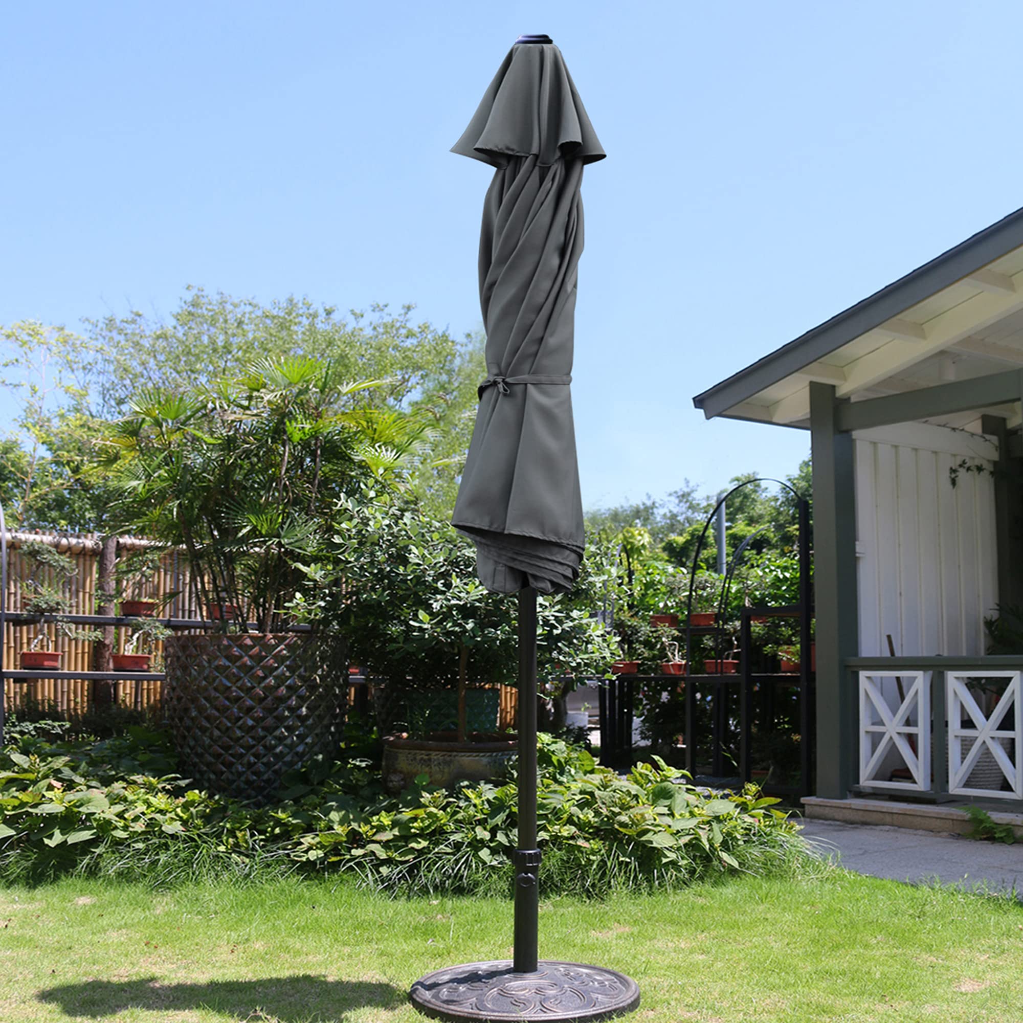 Sunnyglade wind vent helps stability on breezy days.