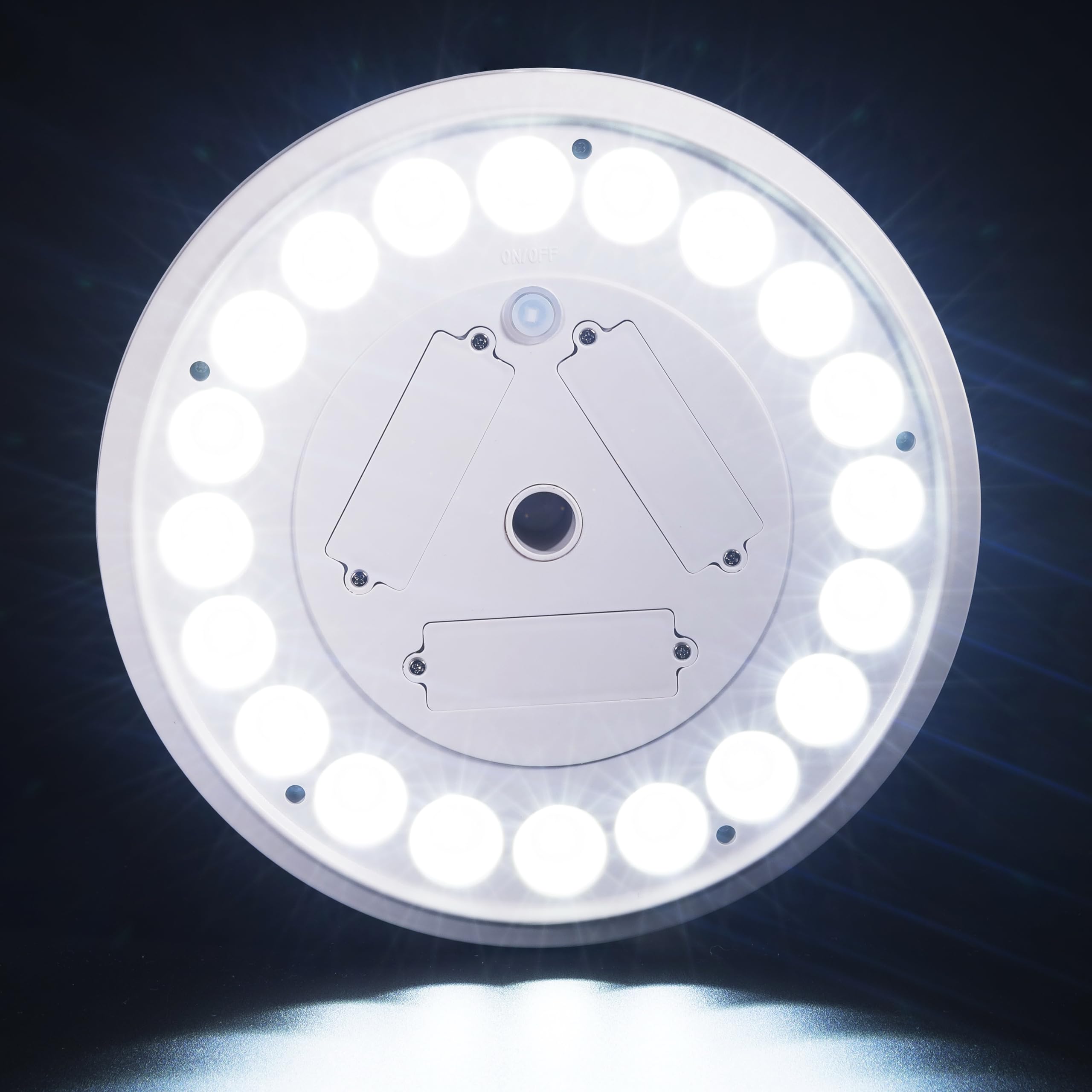 Sunnytech solar flag light mounted on standard pole demonstrates compatibility