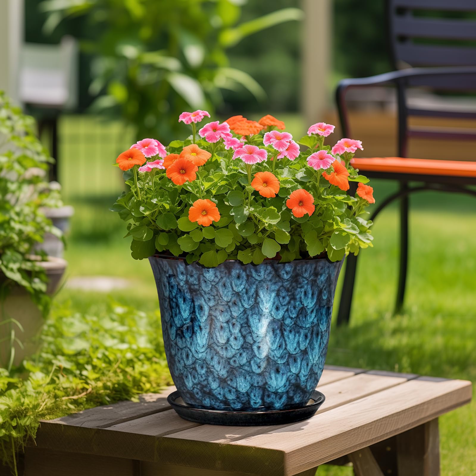 SUNPOTFOR 12-inch pot suitable for indoor and outdoor use in living spaces.