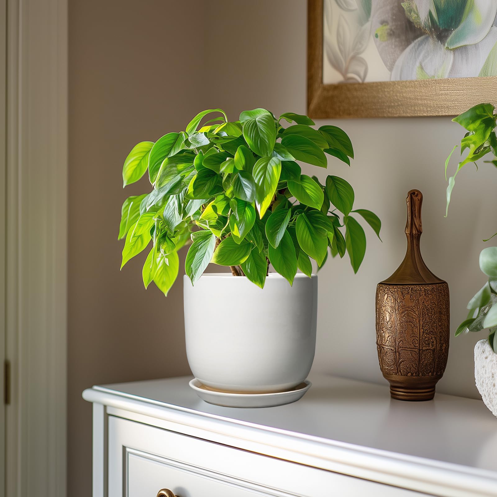 SUNPOTFOR white ceramic pot highlighting mid-century round design