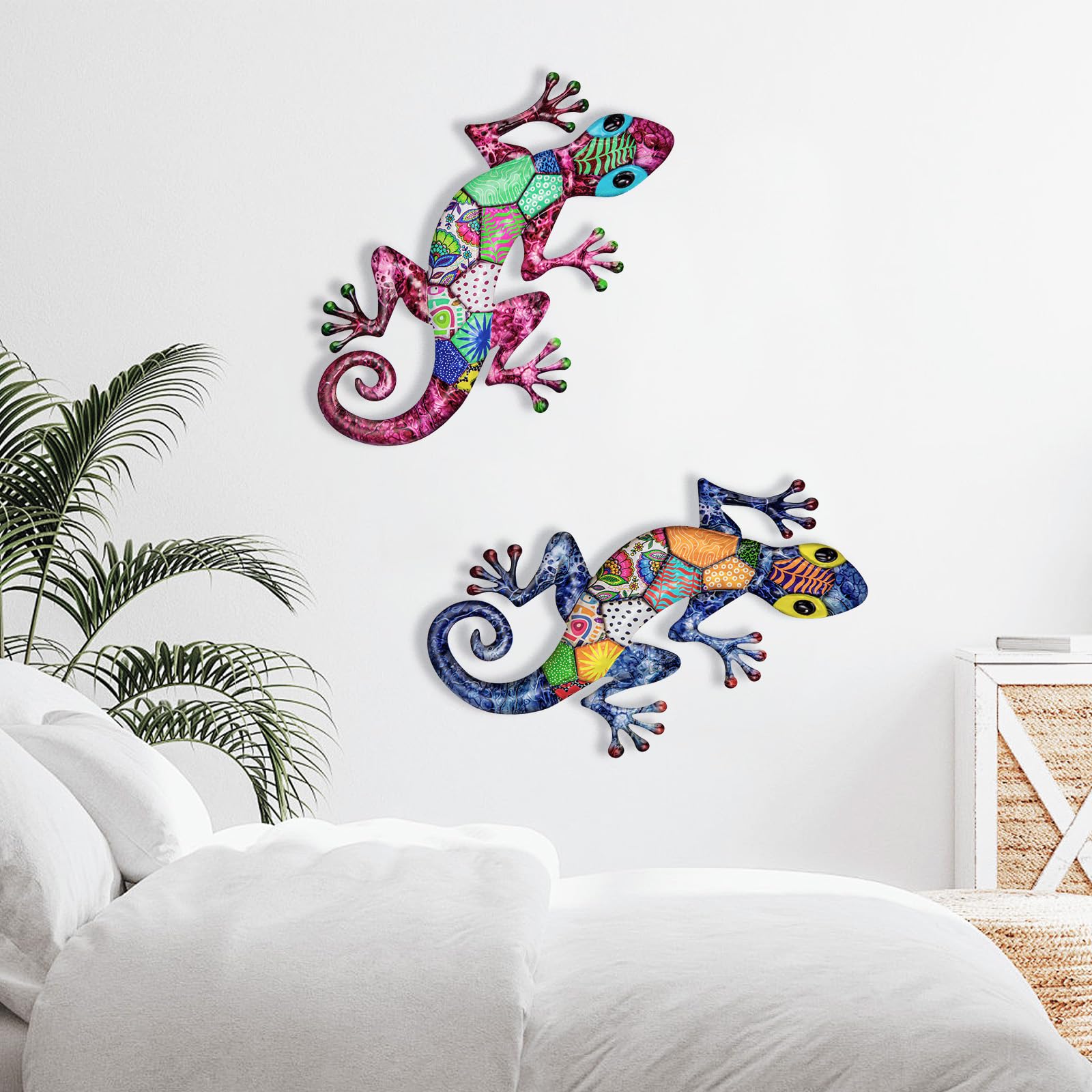 Back hooks allow quick hanging on walls, fences, or balcony railings.